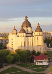 Наскільки активною є позиція Церкви, як вона підтримує наших оборонців ?
